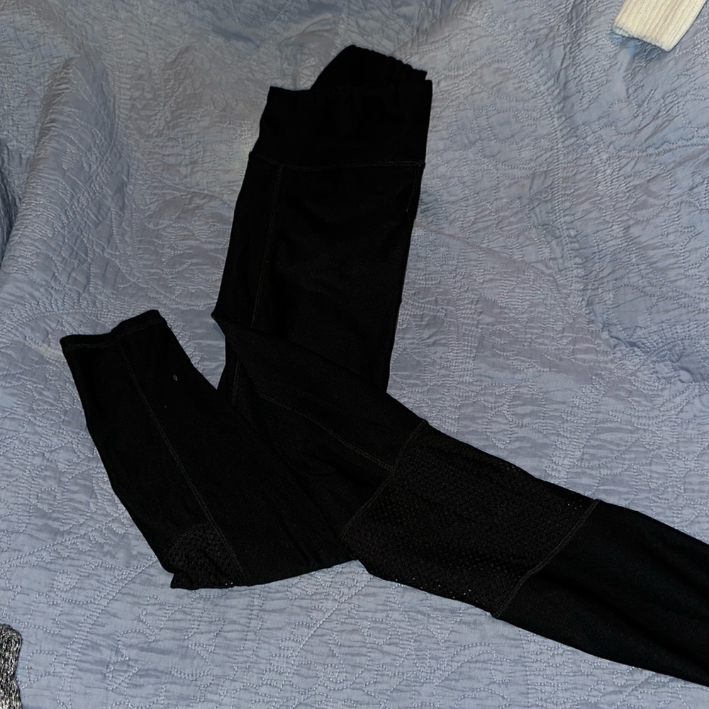 Black Athletic Leggings with mess on legs